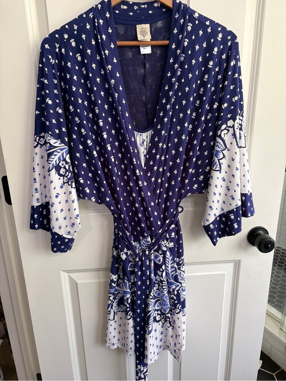 Excellent condition size XL In Bloom by Joquil Blue & White gown and robe. - Picture 2 of 10